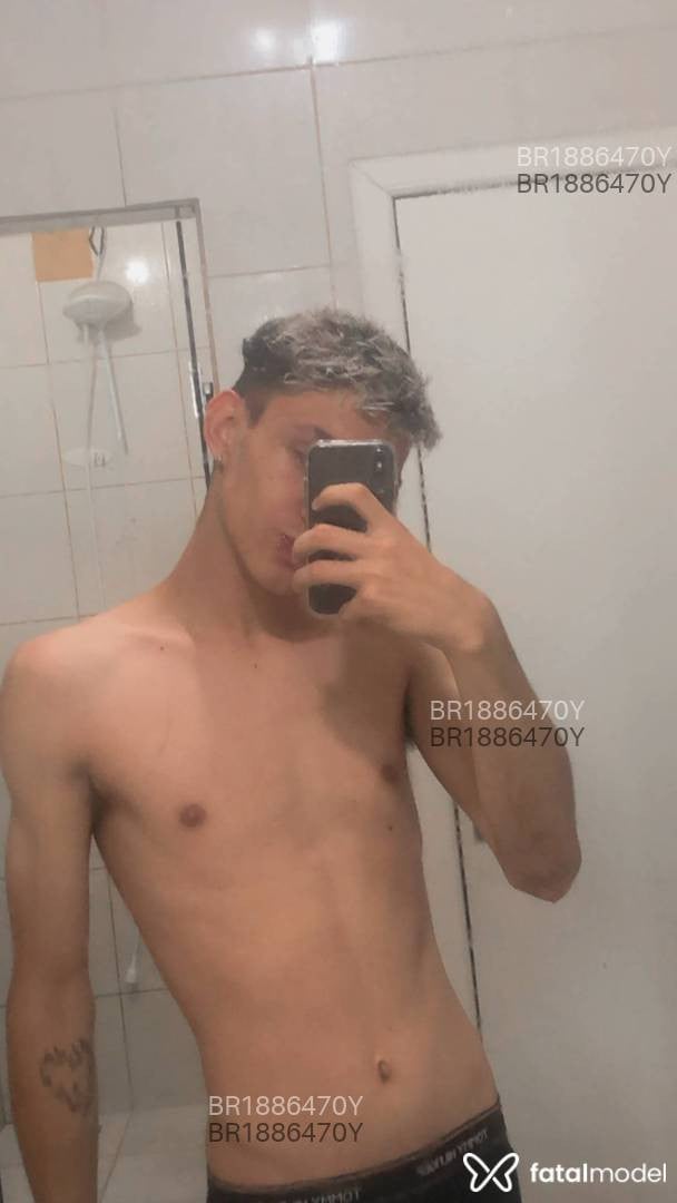 Acompanhante homem com cabelo castanho de olhos castanhos em São Paulo Acompanhante homem com cabelo castanho de olhos castanhos em São Paulo - Luc