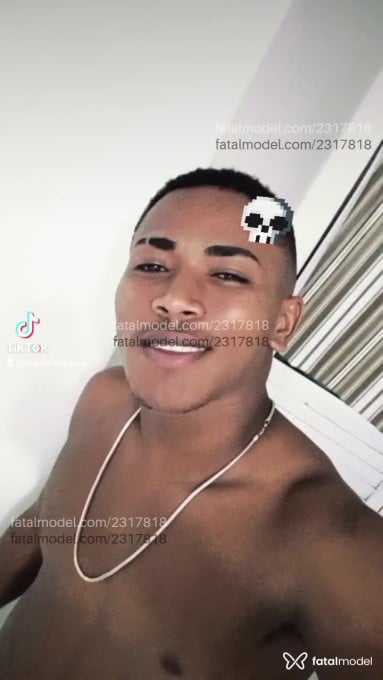 Acompanhante homem morena (o) de olhos pretos em Chapecó - Emerson