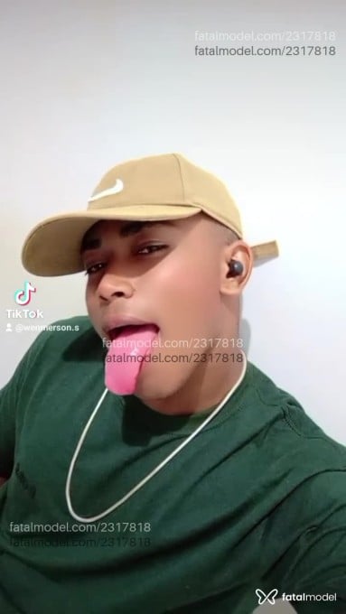 Acompanhante homem morena (o) de olhos pretos em Chapecó - Emerson
