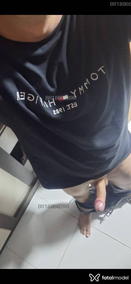 Acompanhante homem com cabelo castanho de olhos castanhos em Curitiba - Alexx