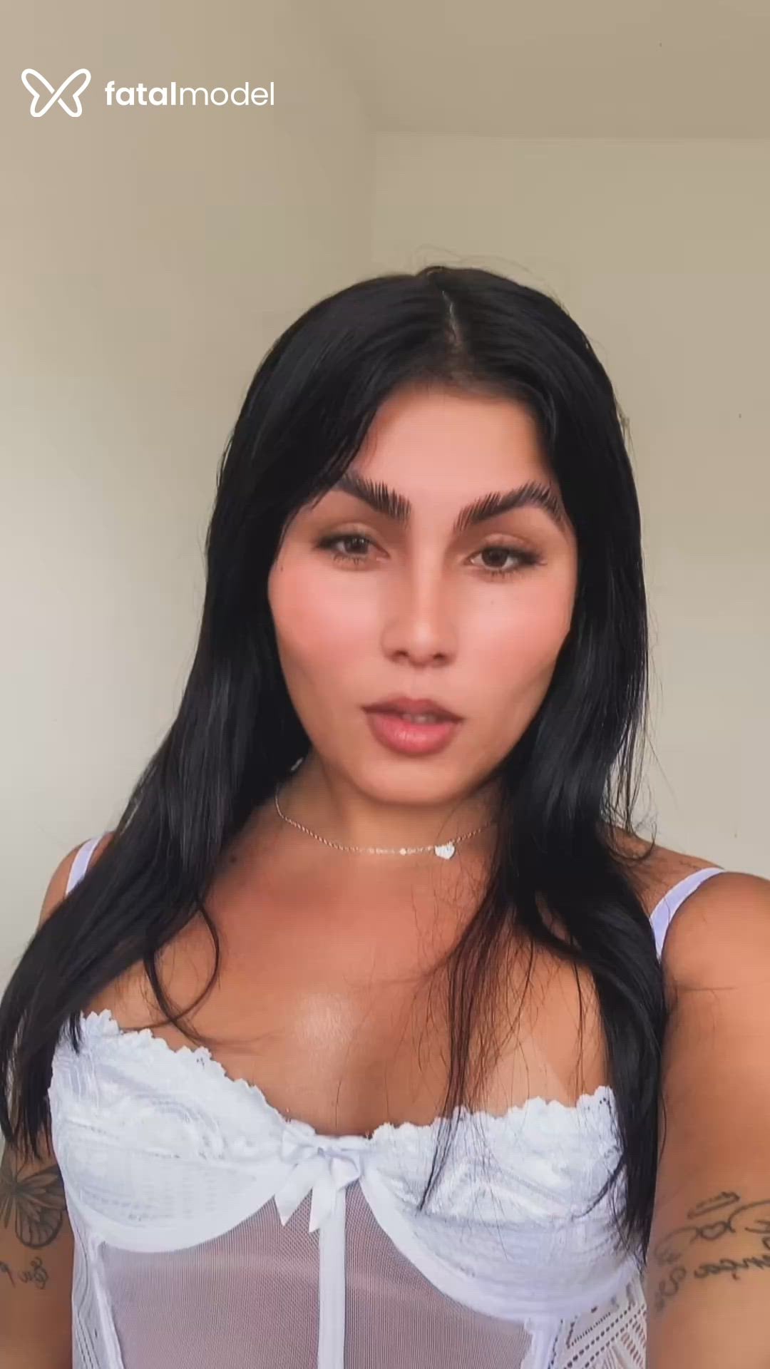 Acompanhante mulher trans morena (o) de olhos castanhos - Agatha