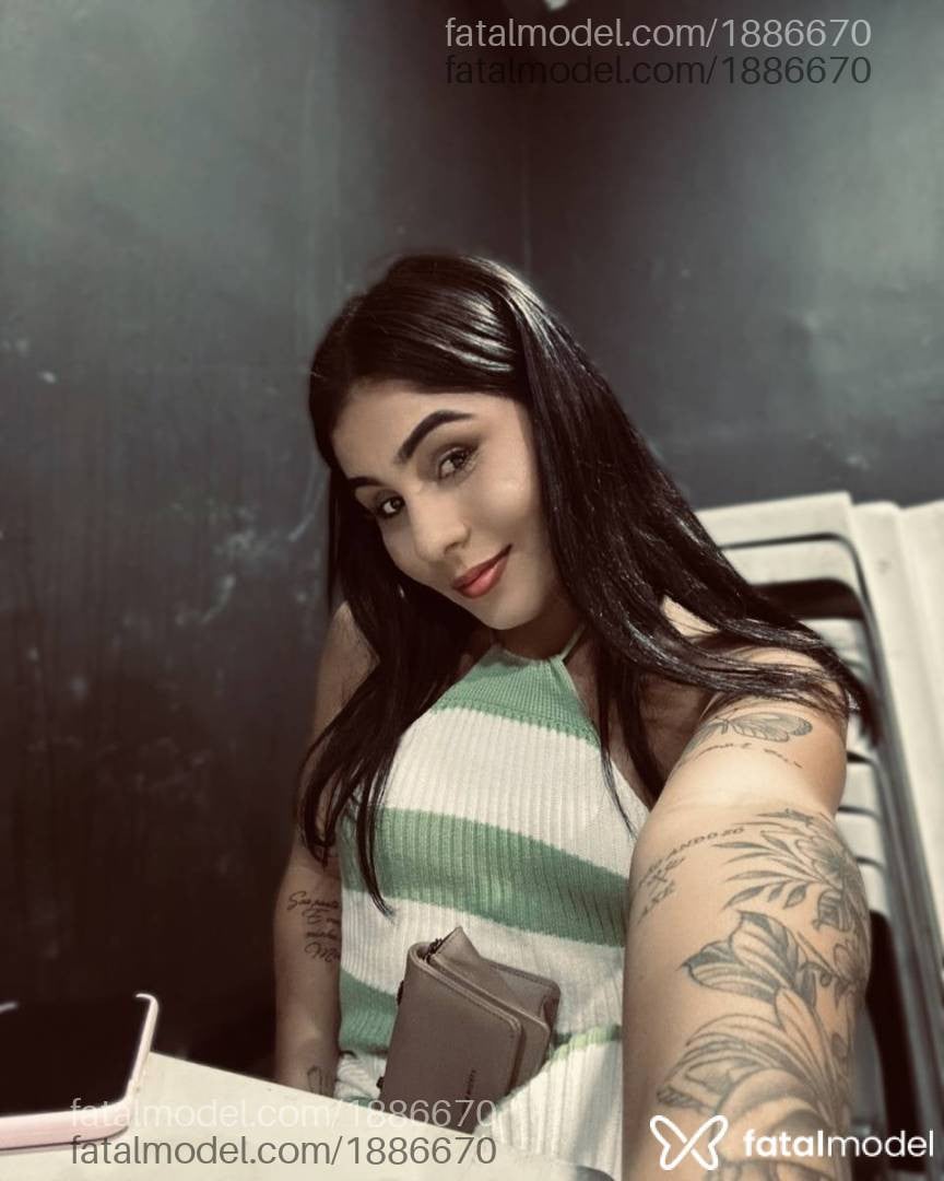 Acompanhante mulher trans morena (o) de olhos castanhos - Agatha
