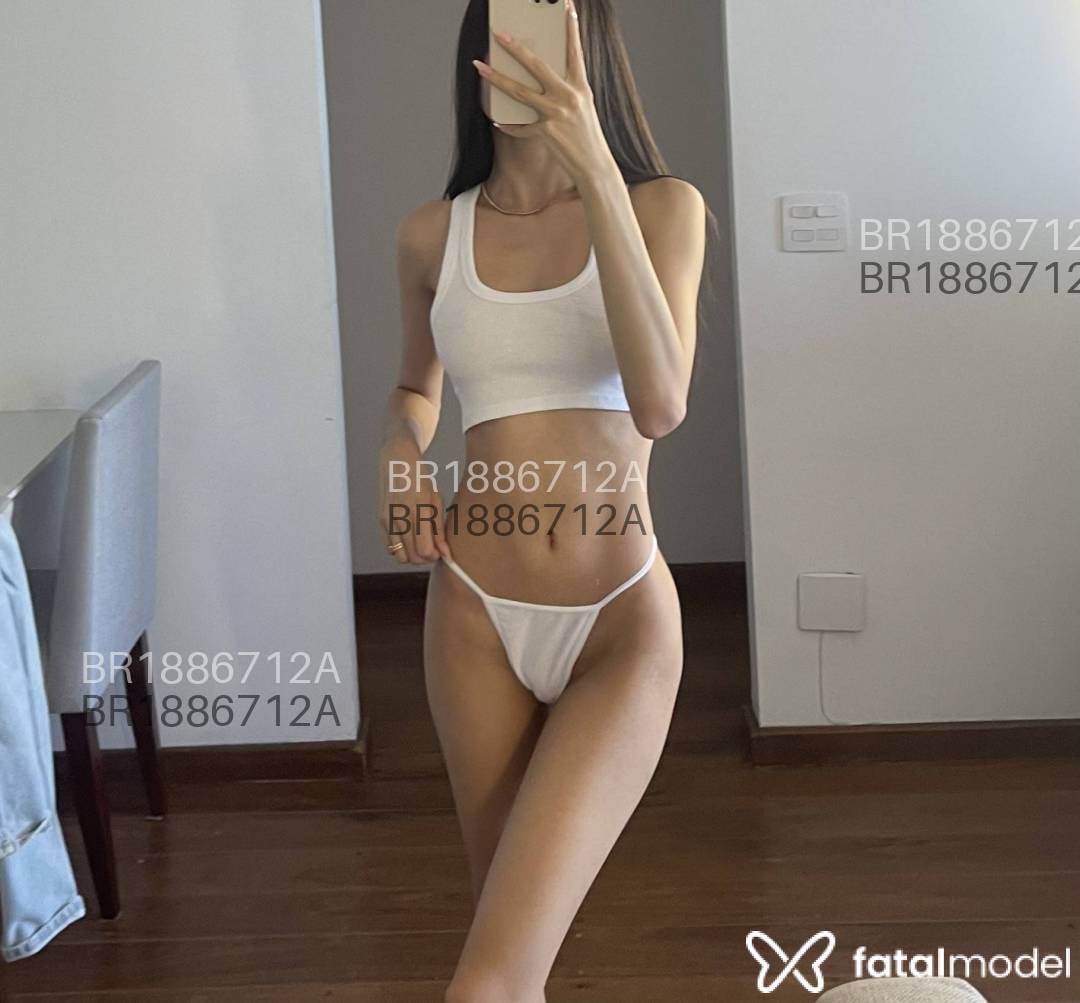 Acompanhante mulher com cabelo castanho de olhos castanhos em São Paulo - Heloísa Vilaça
