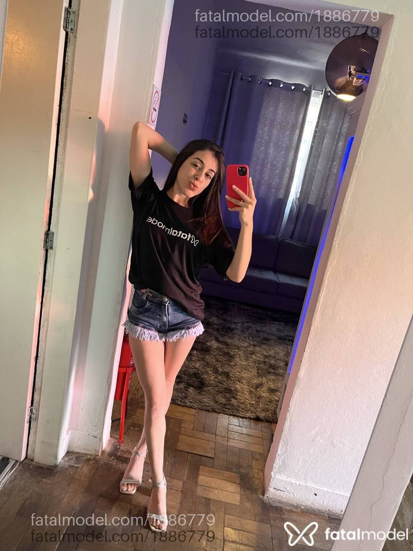 Acompanhante mulher com cabelo castanho de olhos castanhos - Jully Castro