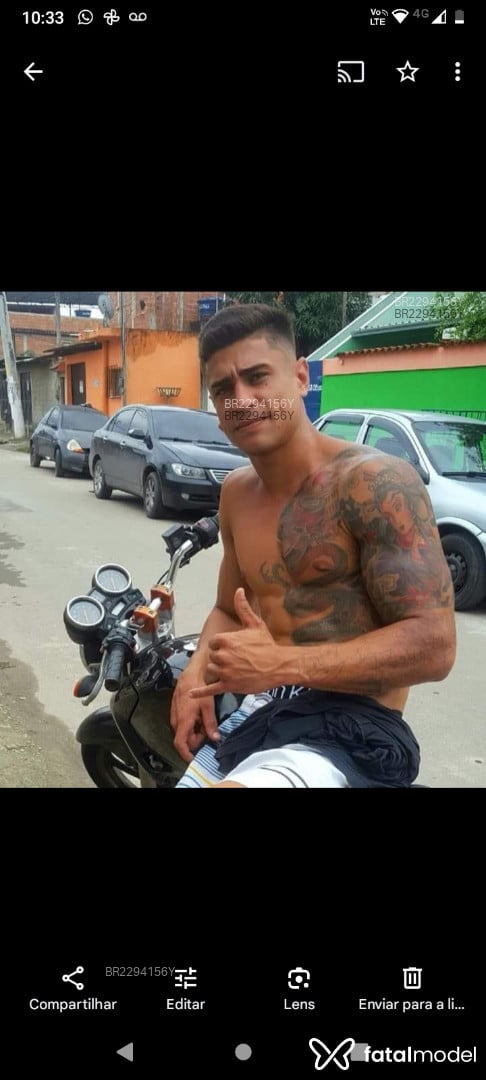 Acompanhante homem com cabelo castanho de olhos verdes em Virtual Acompanhante homem com cabelo castanho de olhos verdes em Virtual - Vitor Rocha