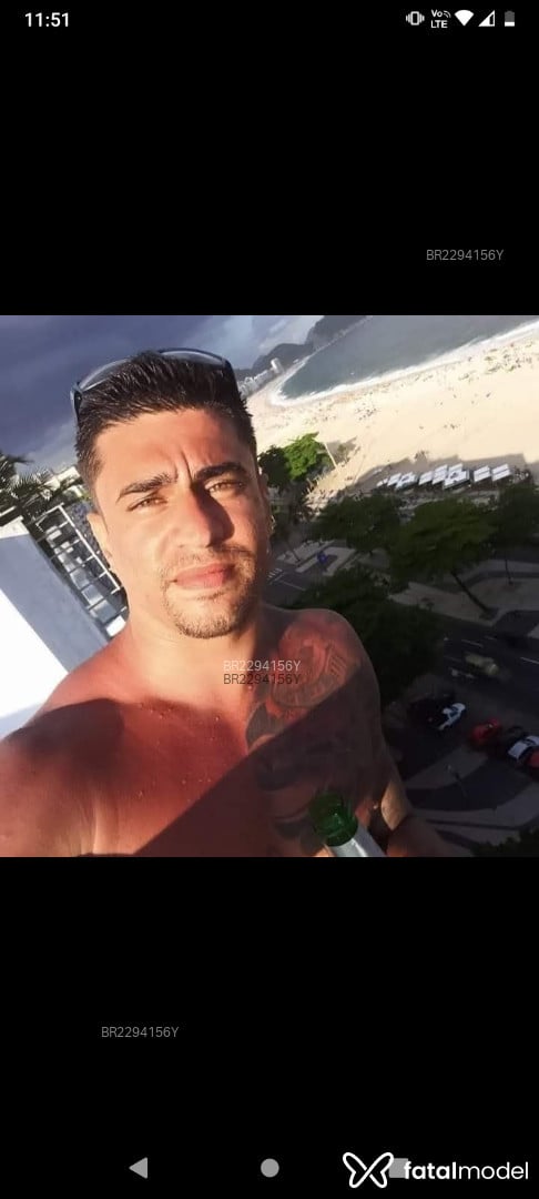 Acompanhante homem com cabelo castanho de olhos verdes em Virtual Acompanhante homem com cabelo castanho de olhos verdes em Virtual - Vitor Rocha