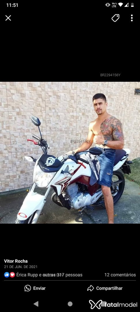Acompanhante homem com cabelo castanho de olhos verdes em Virtual Acompanhante homem com cabelo castanho de olhos verdes em Virtual - Vitor Rocha