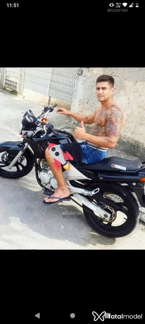 Acompanhante homem com cabelo castanho de olhos verdes em Virtual Acompanhante homem com cabelo castanho de olhos verdes em Virtual - Vitor Rocha