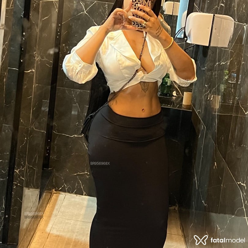 Acompanhante mulher morena (o) de olhos castanhos em Rio de Janeiro - Helena Munoz