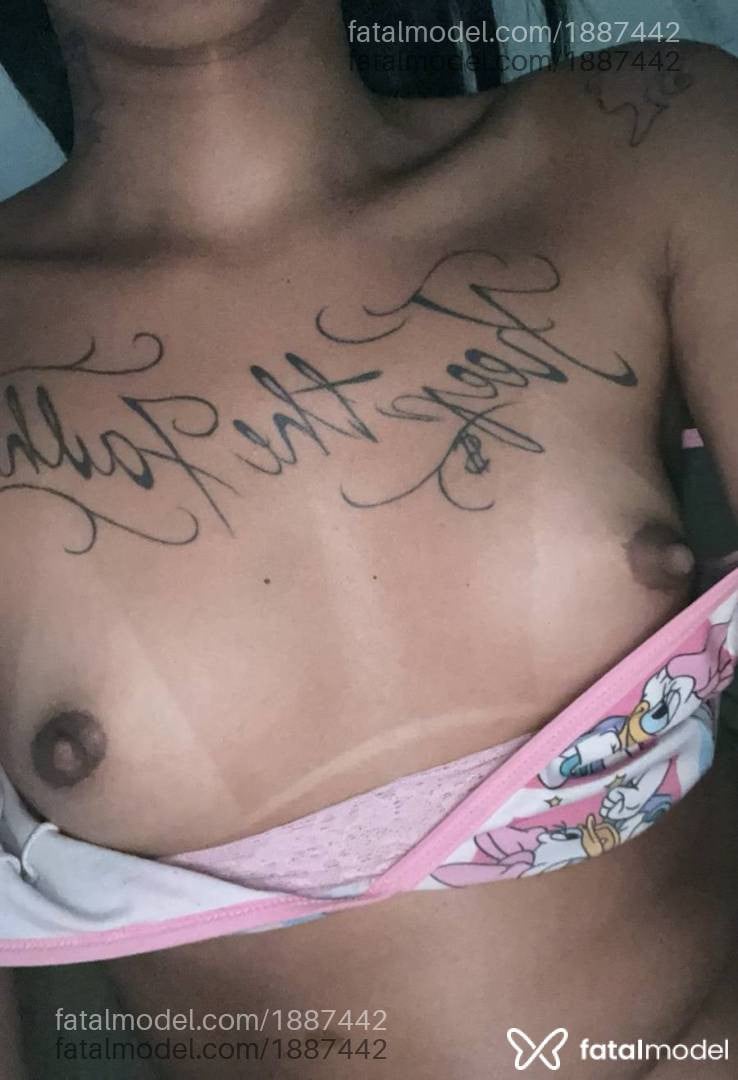 Acompanhante mulher trans morena (o) de olhos pretos - Kaylli dantas