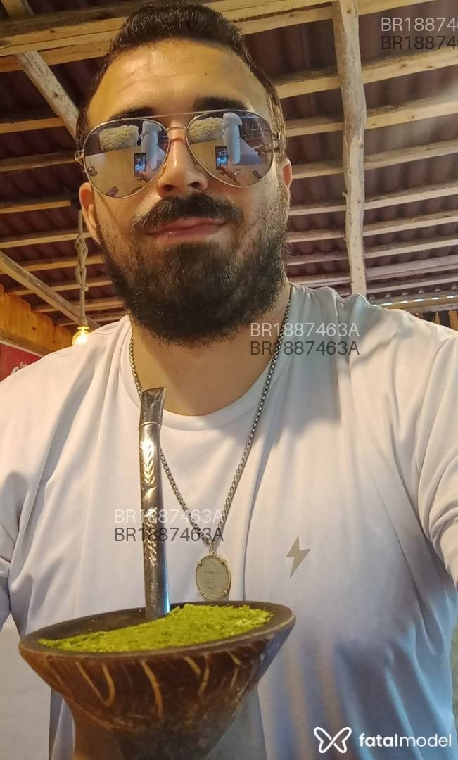 Acompanhante homem com cabelo castanho de olhos castanhos em Santa Maria - Alex VV