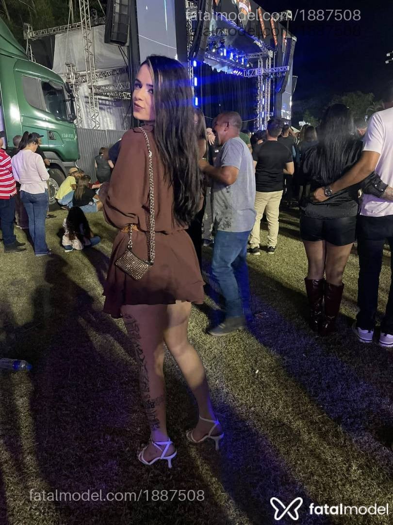 Acompanhante mulher ruiva (o) de olhos mel - Thaliak