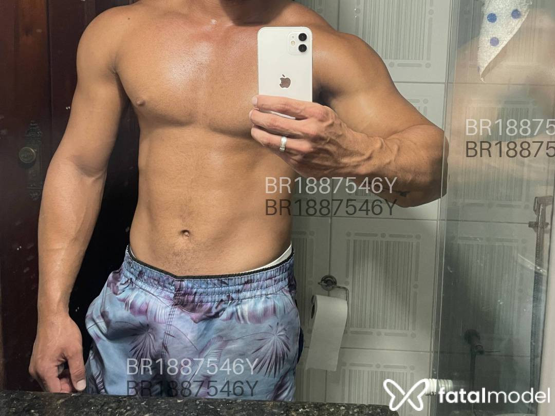 Acompanhante homem com cabelo castanho de olhos castanhos em Virtual - Henrique