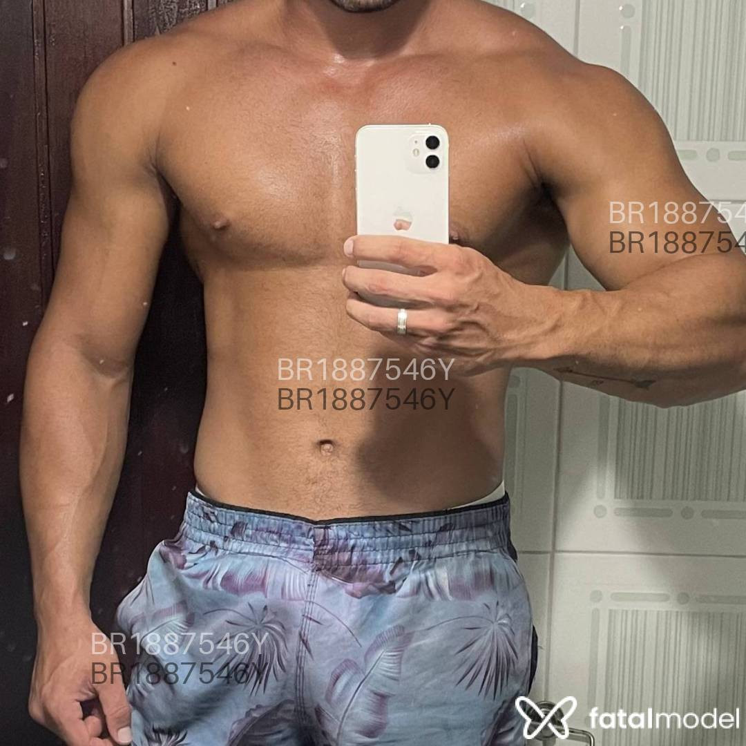 Acompanhante homem com cabelo castanho de olhos castanhos em Virtual - Henrique