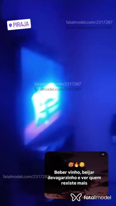 Acompanhante mulher trans com cabelo castanho de olhos castanhos - Melissa