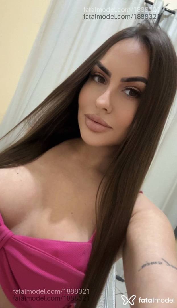 Acompanhante mulher com cabelo castanho de olhos castanhos - Larissa