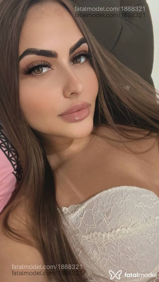 Acompanhante mulher com cabelo castanho de olhos castanhos em Xanxerê Acompanhante mulher com cabelo castanho de olhos castanhos em Xanxerê - Larissa