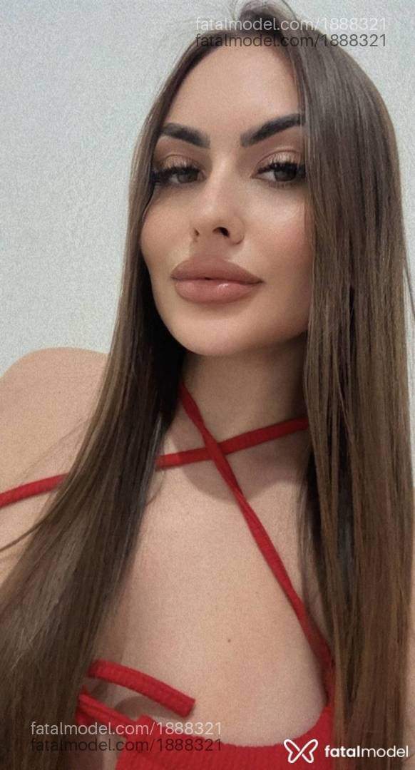 Acompanhante mulher com cabelo castanho de olhos castanhos - Larissa