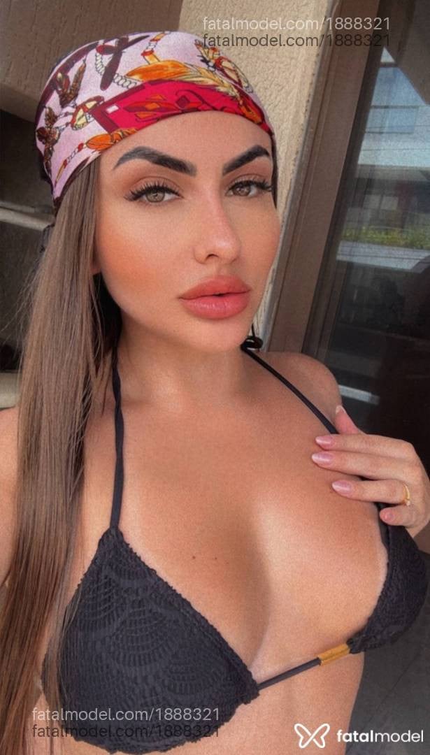 Acompanhante mulher com cabelo castanho de olhos castanhos em Xanxerê Acompanhante mulher com cabelo castanho de olhos castanhos em Xanxerê - Larissa
