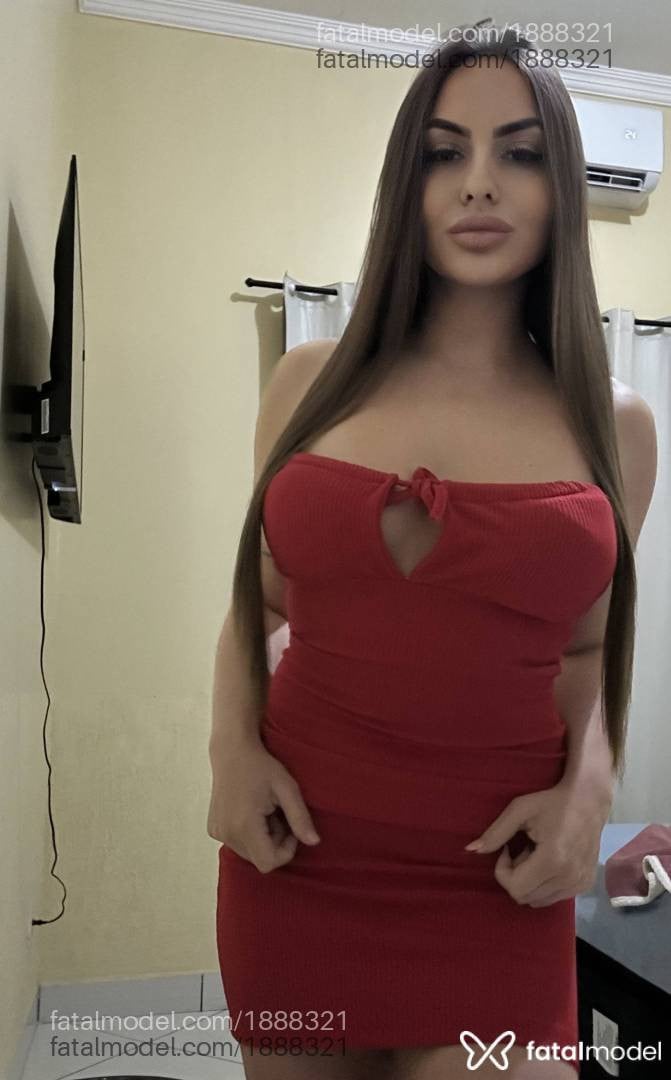 Acompanhante mulher com cabelo castanho de olhos castanhos - Larissa