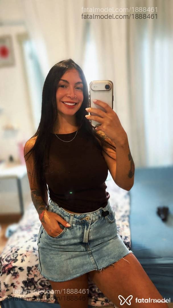 Acompanhante mulher com cabelo castanho de olhos castanhos - Laranjinha