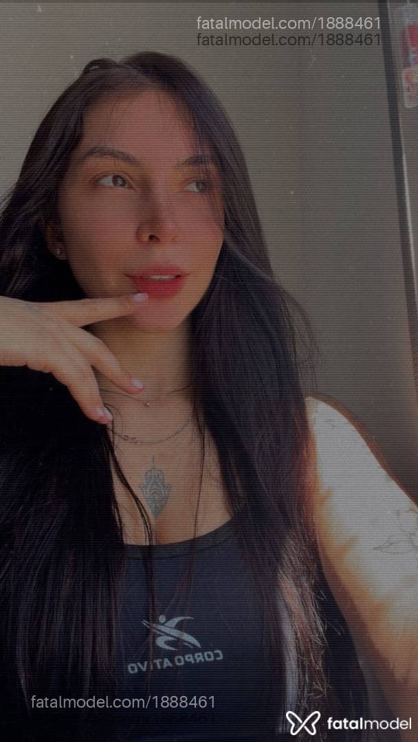 Acompanhante mulher com cabelo castanho de olhos castanhos - Laranjinha