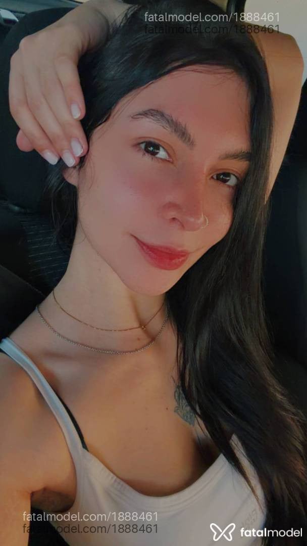 Acompanhante mulher com cabelo castanho de olhos castanhos - Laranjinha