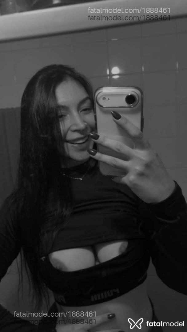Acompanhante mulher com cabelo castanho de olhos castanhos - Laranjinha