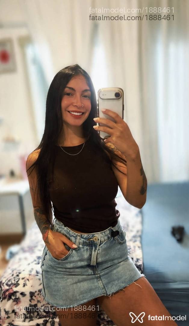 Acompanhante mulher com cabelo castanho de olhos castanhos - Laranjinha