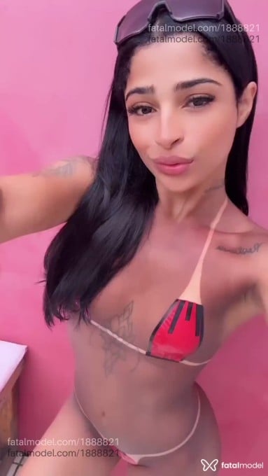 Acompanhante mulher morena (o) de olhos pretos - Gaby Martins