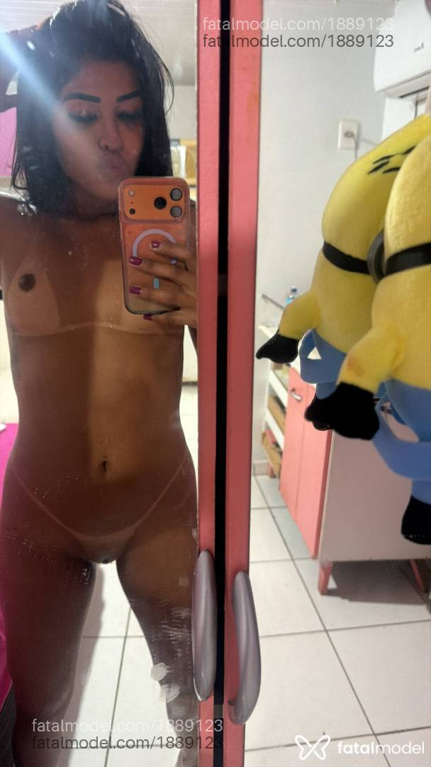 Acompanhante mulher morena (o) de olhos pretos - Karol