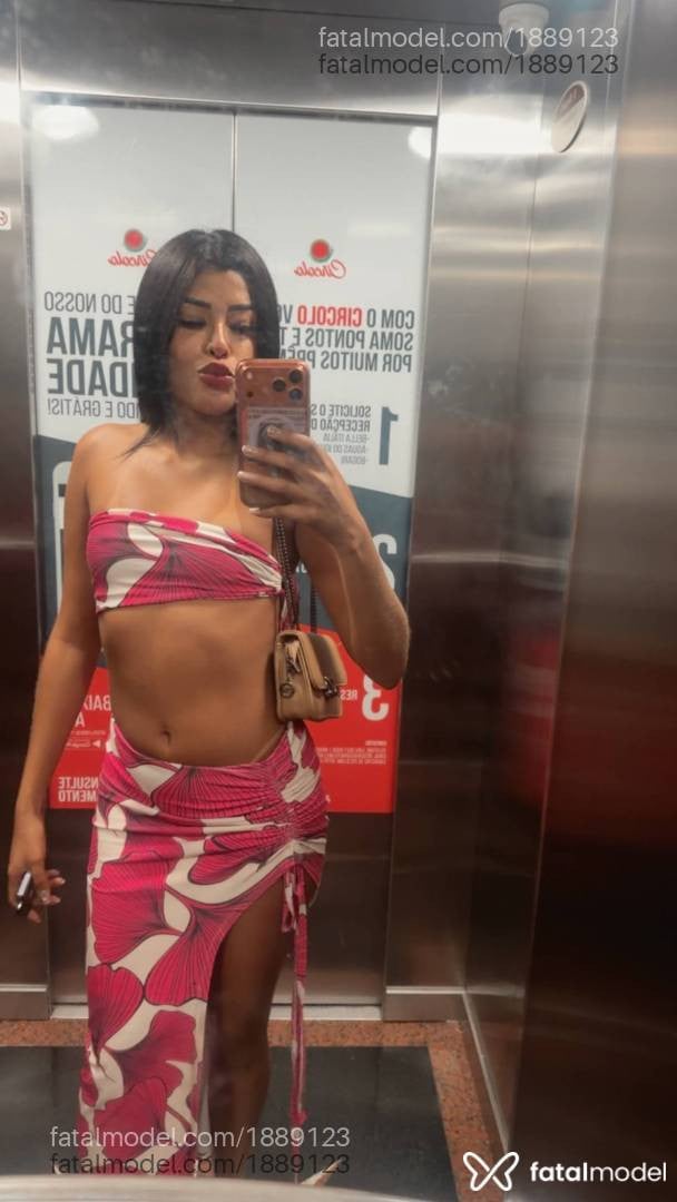 Acompanhante mulher morena (o) de olhos pretos - Karol