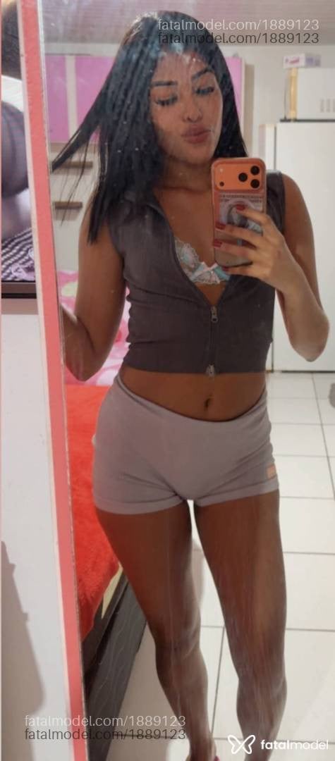 Acompanhante mulher morena (o) de olhos pretos - Karol
