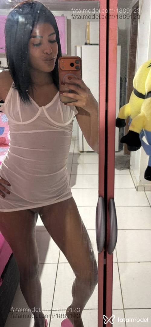 Acompanhante mulher morena (o) de olhos pretos - Karol