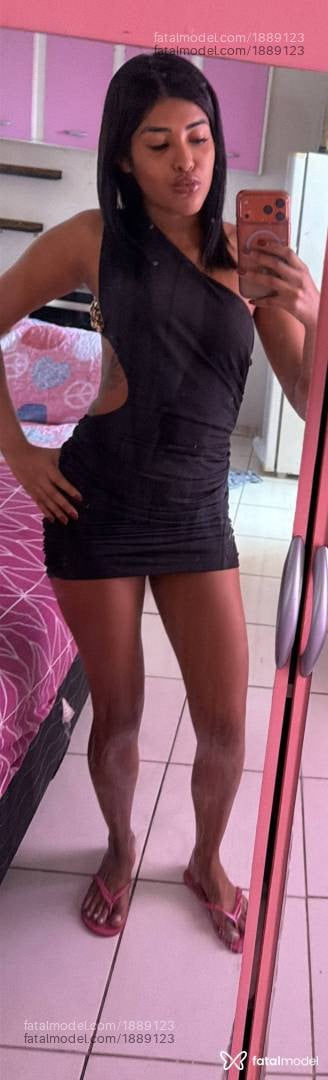 Acompanhante mulher morena (o) de olhos pretos - Karol