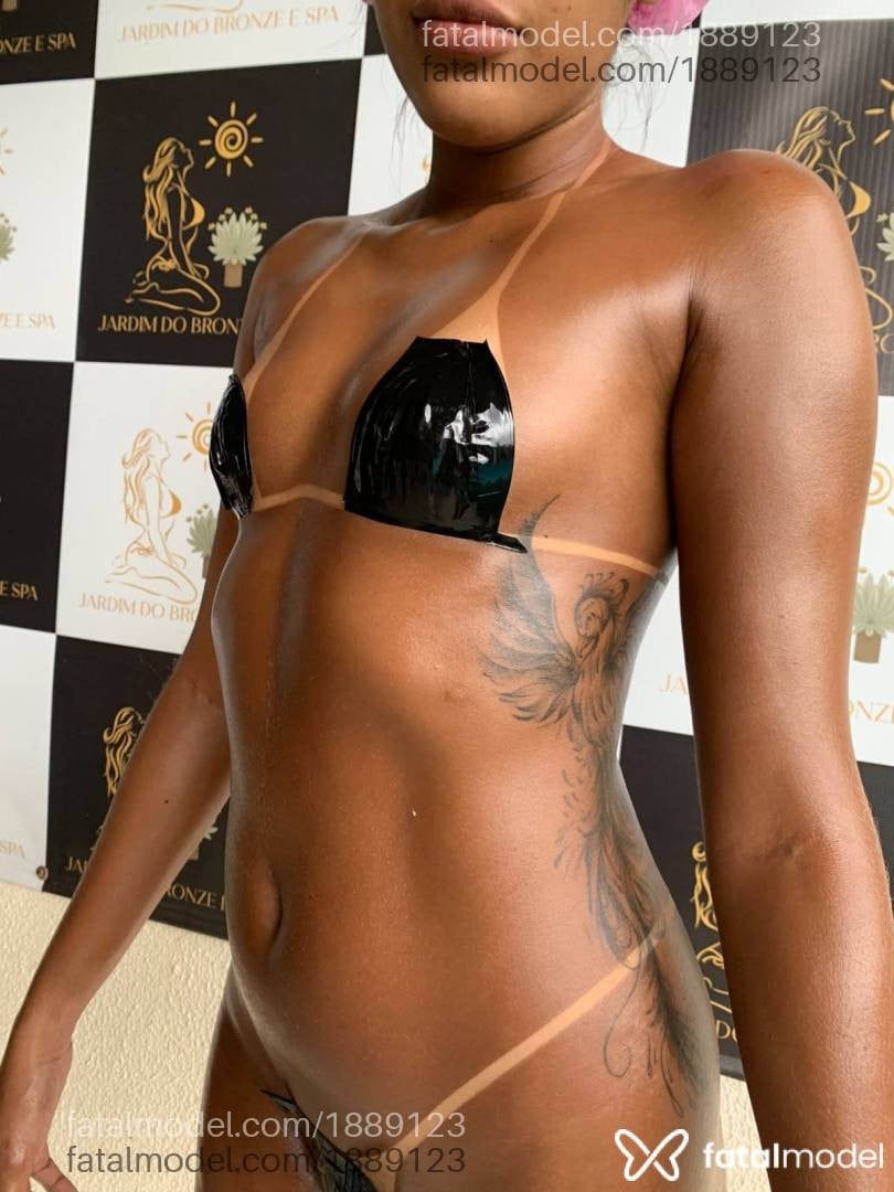 Acompanhante mulher morena (o) de olhos pretos - Karol
