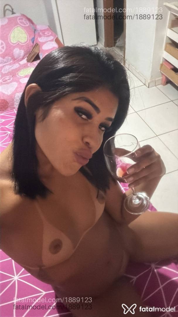 Acompanhante mulher morena (o) de olhos pretos - Karol