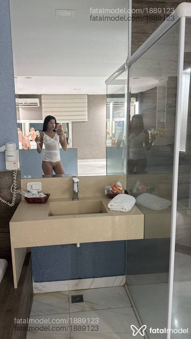 Acompanhante mulher morena (o) de olhos pretos - Karol