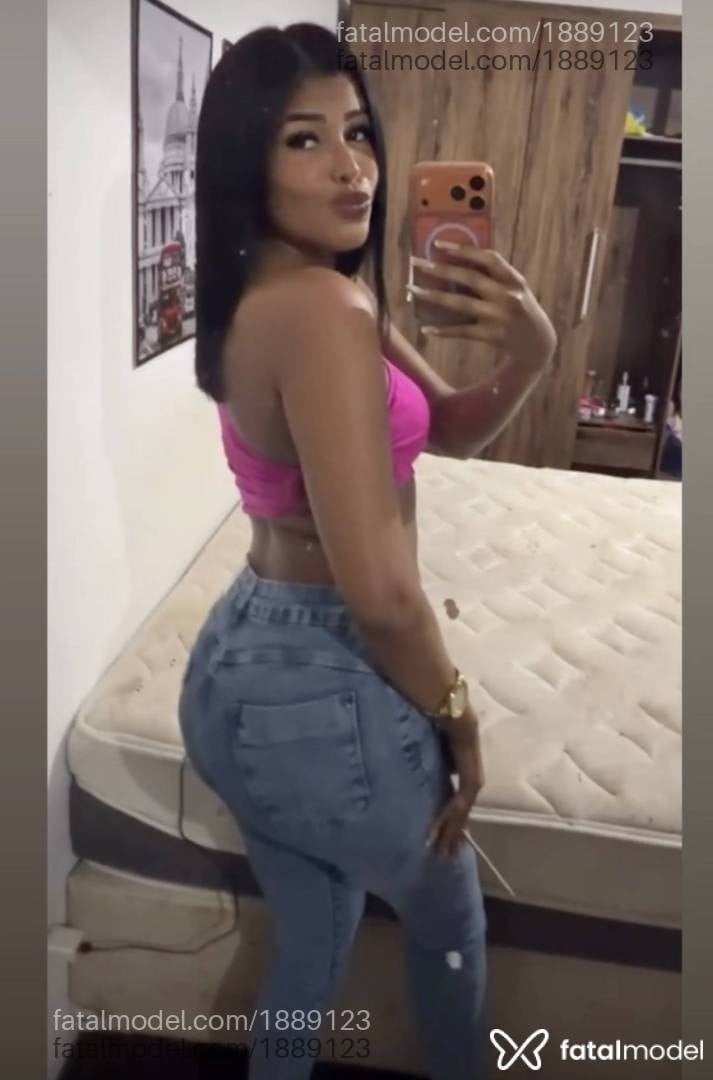Acompanhante mulher morena (o) de olhos pretos - Karol