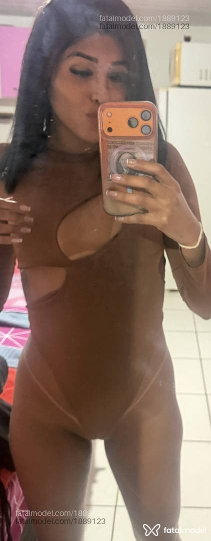 Acompanhante mulher morena (o) de olhos pretos - Karol