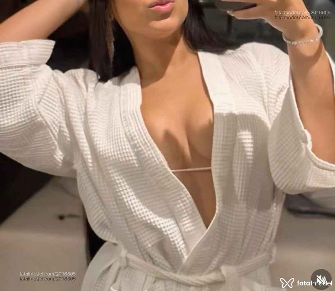 Acompanhante mulher com cabelo castanho de olhos castanhos em Pouso Alegre - Micheli