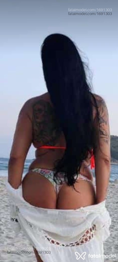 Acompanhante mulher morena (o) de olhos pretos - Camila