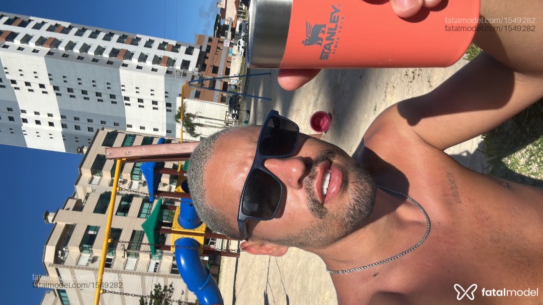 Acompanhante homem com cabelo castanho de olhos castanhos em Novo Hamburgo Acompanhante homem com cabelo castanho de olhos castanhos em Novo Hamburgo - Rafael