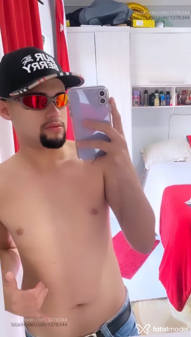 Acompanhante homem com cabelo castanho de olhos castanhos - Gabriel