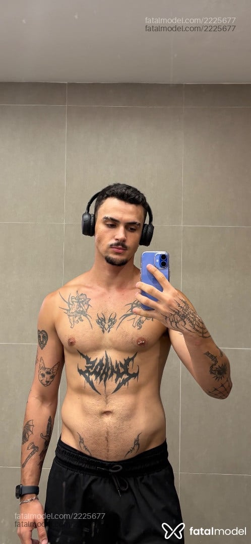Acompanhante homem com cabelo castanho de olhos castanhos em São Paulo - Weslley