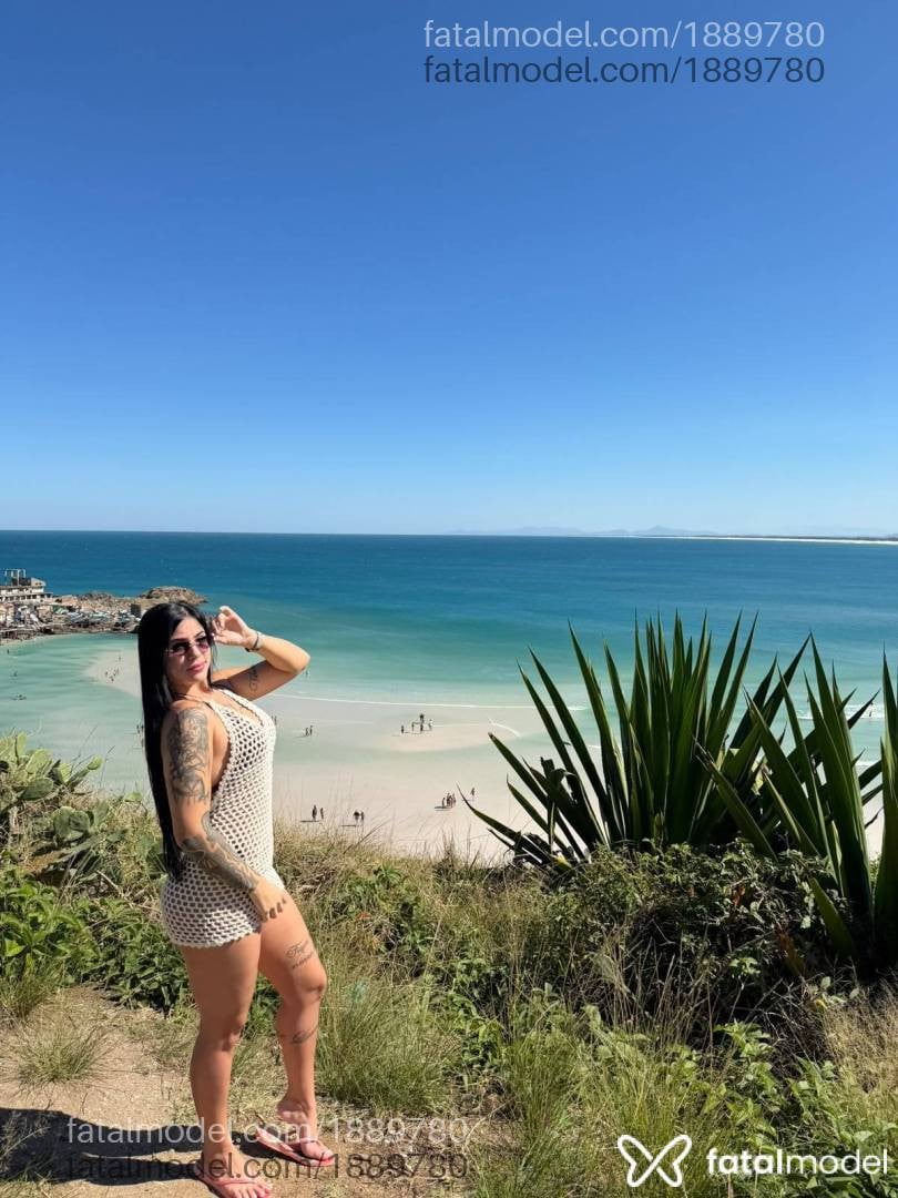 Acompanhante mulher morena (o) de olhos mel - Mirella Miller