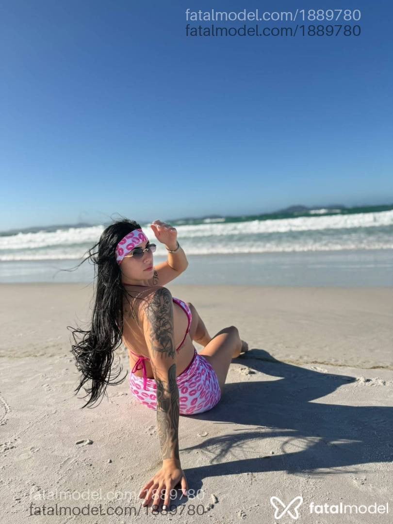 Acompanhante mulher morena (o) de olhos mel - Mirella Miller