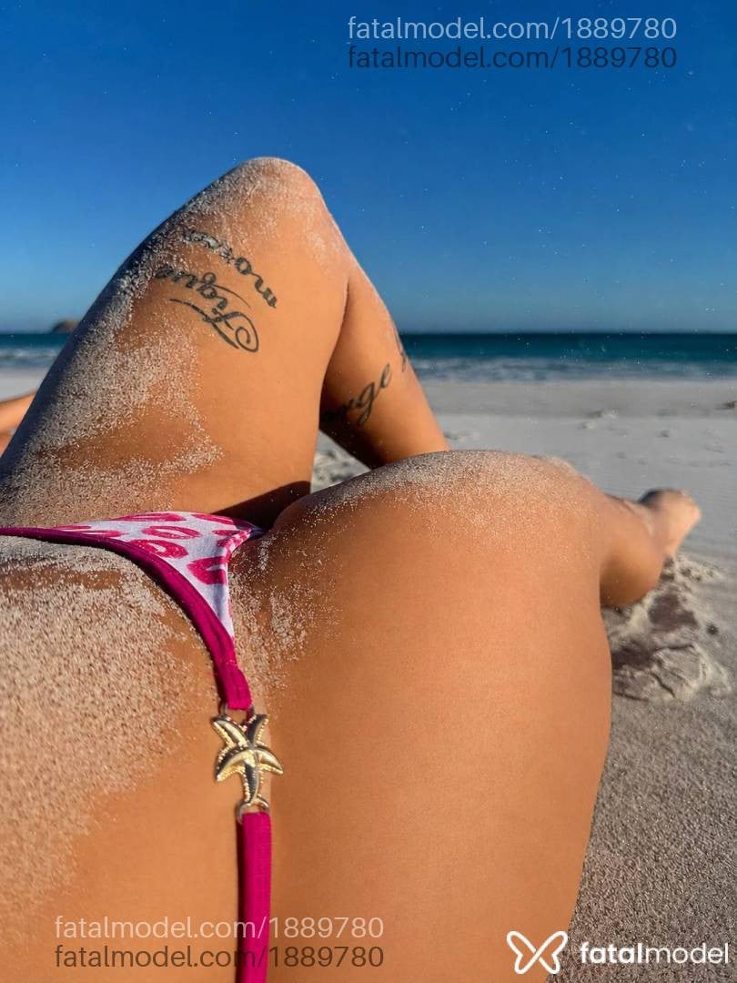Acompanhante mulher morena (o) de olhos mel - Mirella Miller