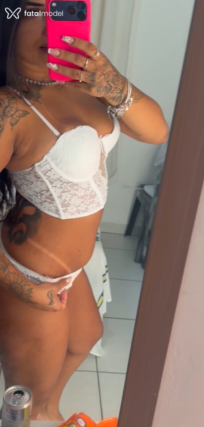 Acompanhante mulher com cabelo castanho de olhos castanhos - Lunna Maria
