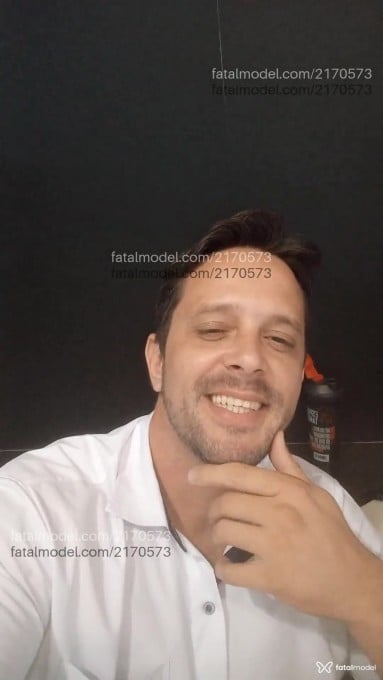 Acompanhante homem com cabelo castanho de olhos verdes em Campinas Acompanhante homem com cabelo castanho de olhos verdes em Campinas - César